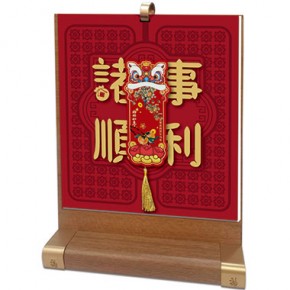 诸事顺利-高架木座触感暗红立体浮雕烫双色金工艺台历