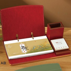 上善若水-骏马鸿程-精美皮质台座