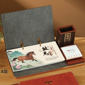 上善若水-骏马鸿程-精美皮质镂空台座