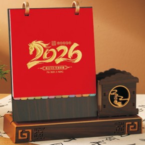 2026-中号黑桃木笔筒台历
